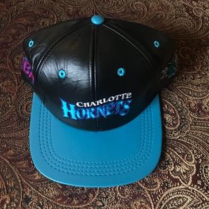 VINTAGE CHARLOTTE HORNETS SNAPBACK